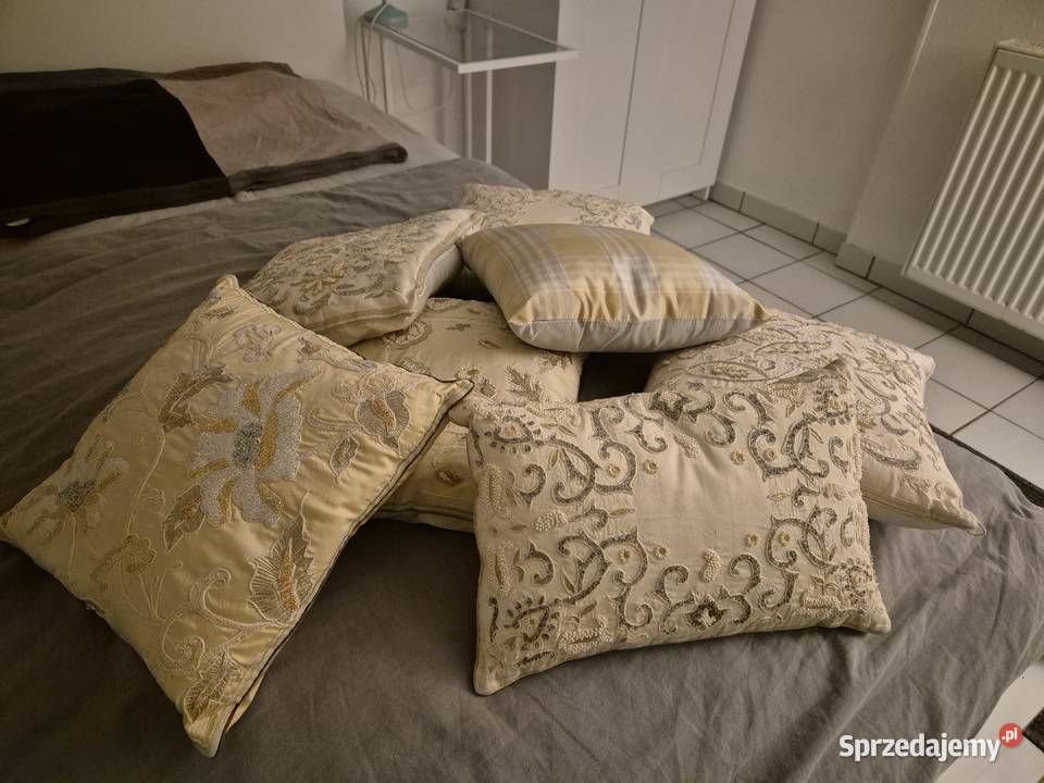 Szafka i poduszki dolnośląskie Środa Śląska