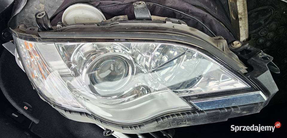 Reflektor przód prawy xenon legacy outback Pabianice sprzedam