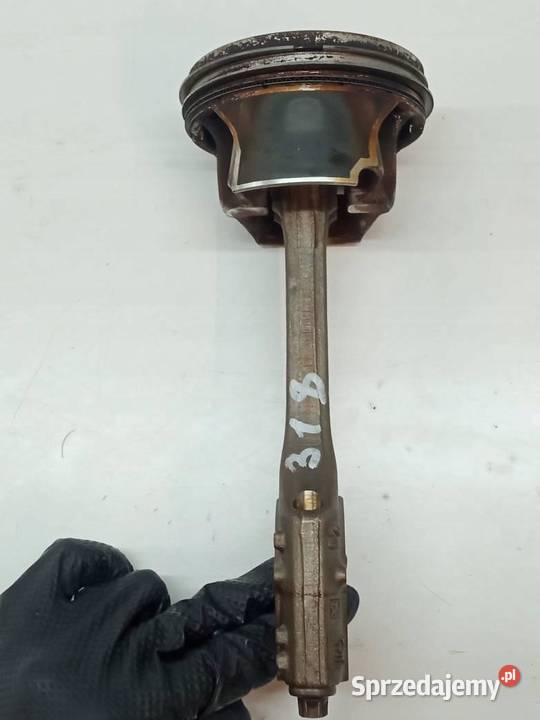 TŁOK KORBOWÓD 82L199 20 TSI TFSI Skoda Superb