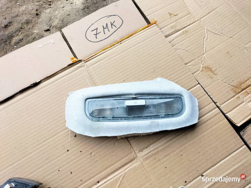 LAMPKA OŚWIETLENIA WNĘTRZA PODSUFITKI 8P0947111 osobowe Kamień-Kolonia