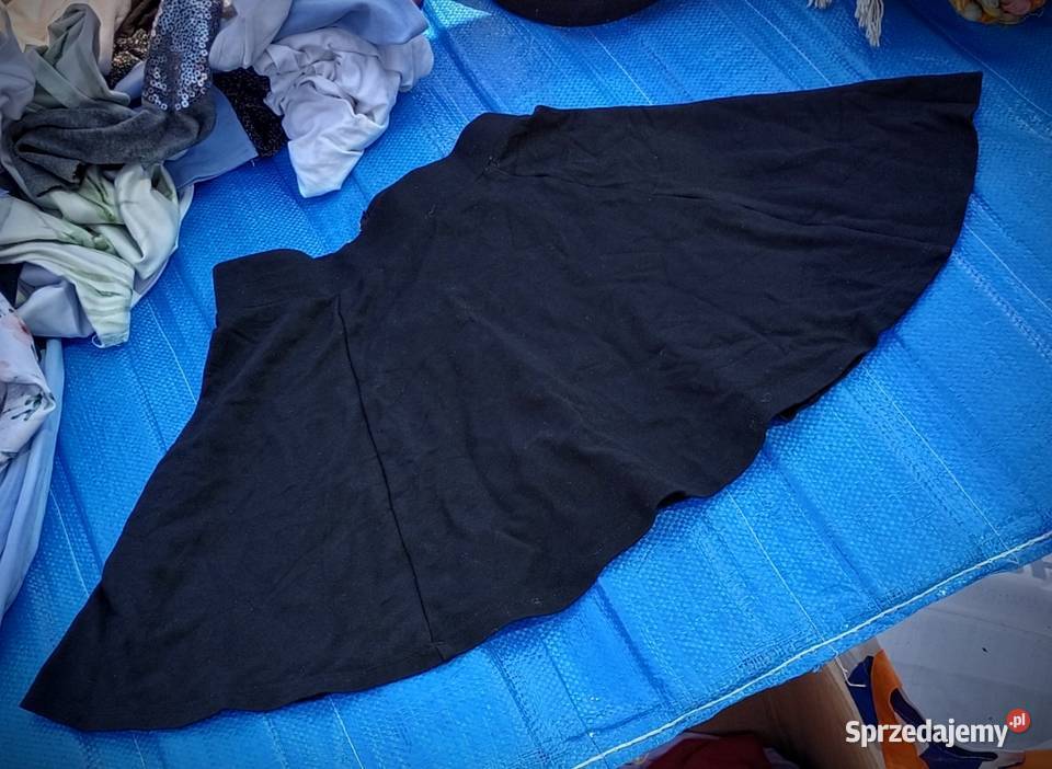 Czarna spódnica rozkloszowana z zamkiem HM XS Rozkloszowana  Gorzów Wielkopolski