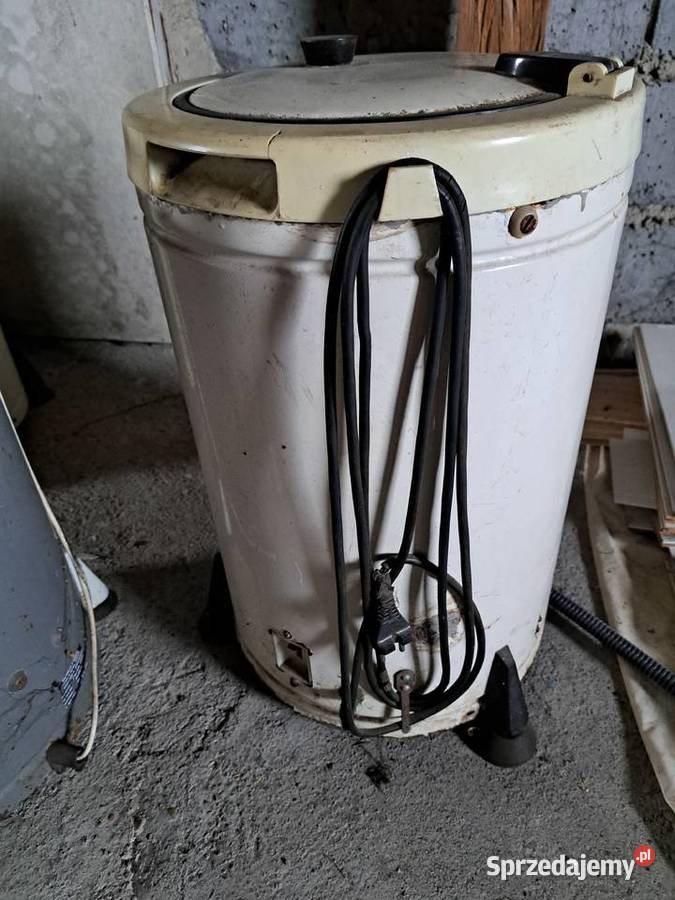 Trzy wirówki z PRLu