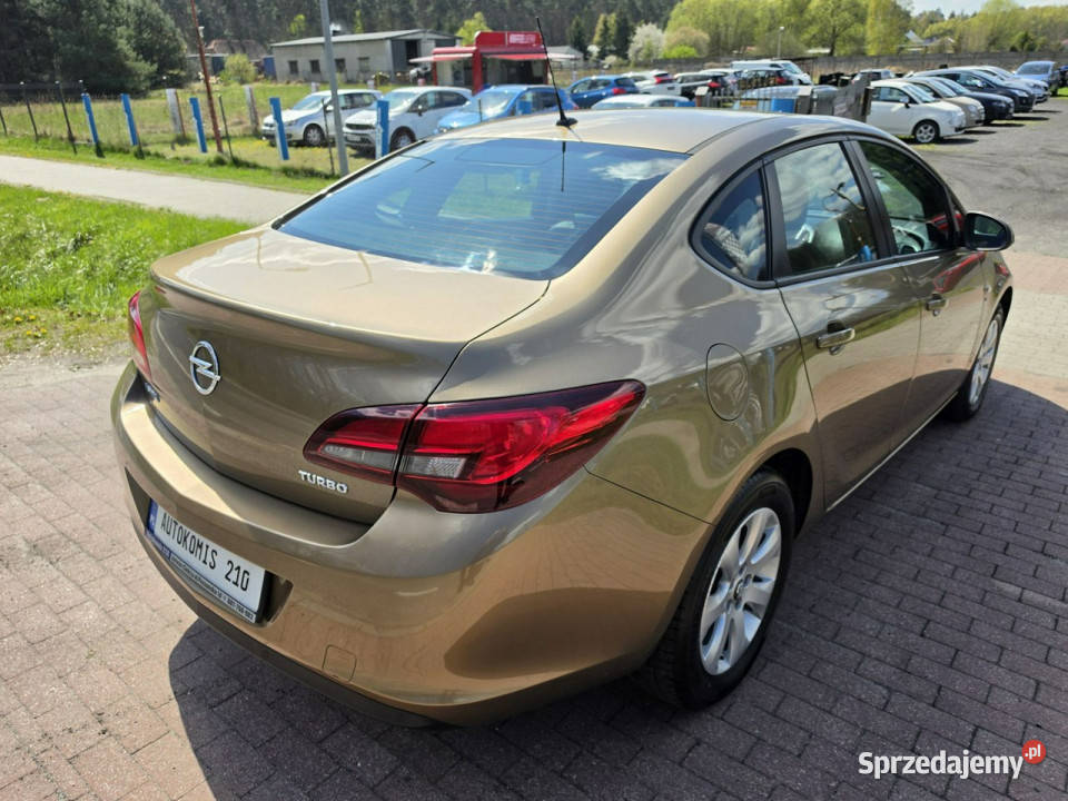 Opel Astra Opel Astra Sedan 14 benzynka w złoty Cielcza