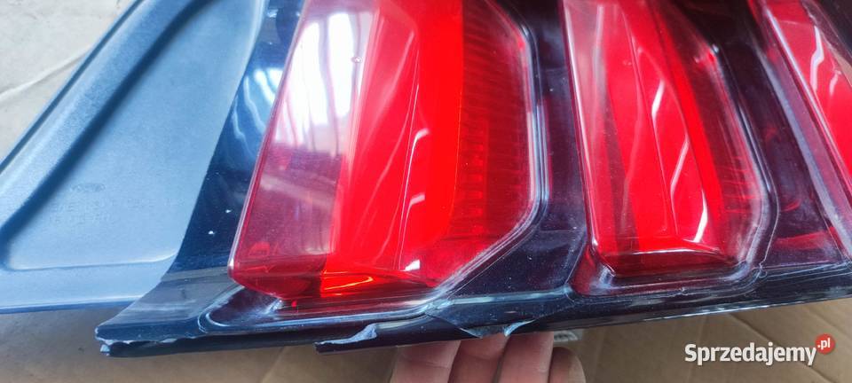 Mustang 2015r Lampa prawy tył USA lekko