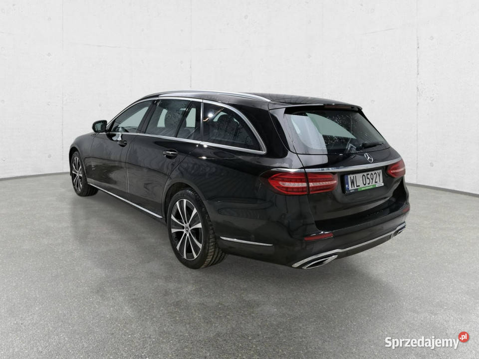 Mercedes E 300 Poleasingowe W213 2016 czarny Komorniki sprzedam