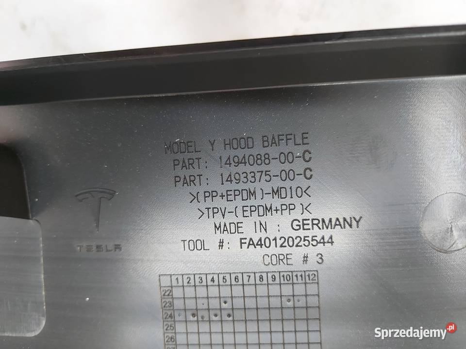 TESLA MODEL Y 2024r OSŁONA MASKI WYGŁUSZENIE