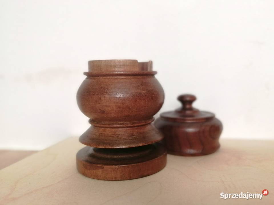 Stary drewniany zamykany pojemniczek Kraków