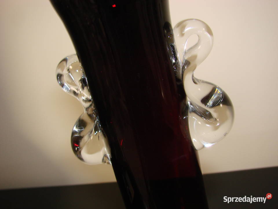 wazon z czerwonego szkła Porcelana i szkło pomorskie Pruszcz Gdański