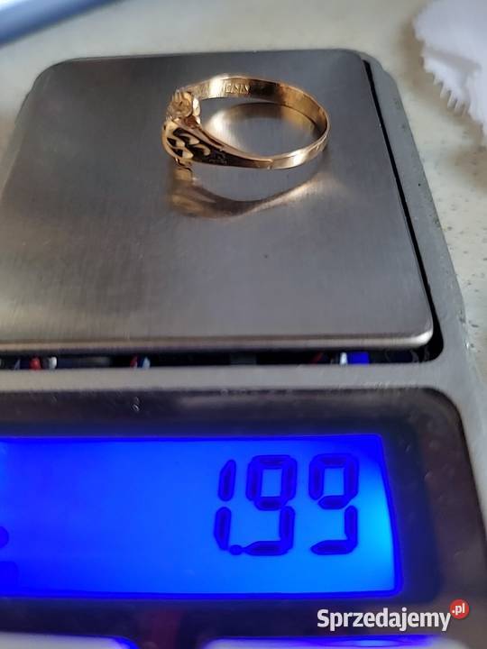 Złoty pierścionek 750