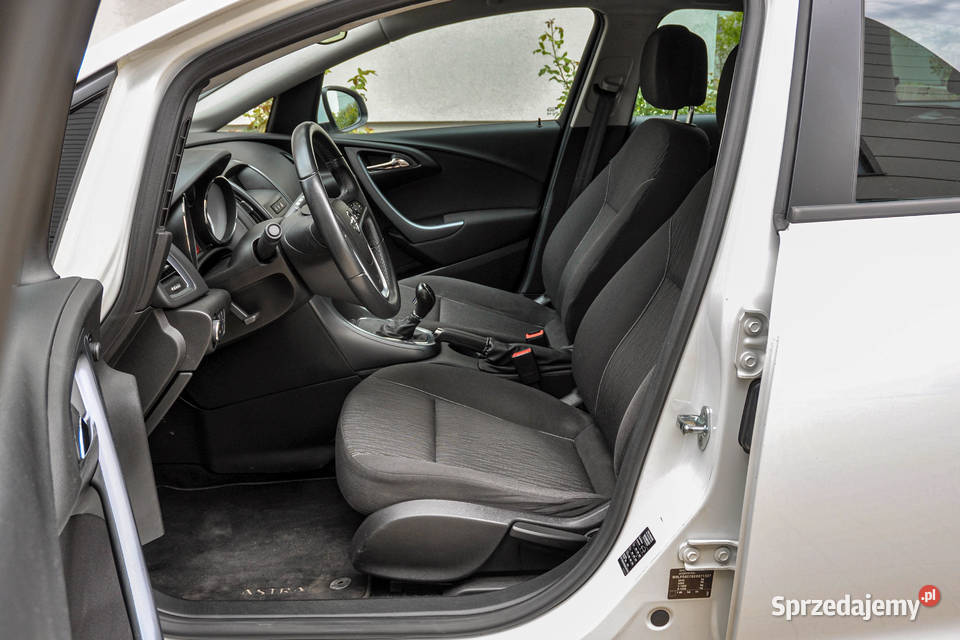 Opel Astra J 14T 140 Bezwypadkowy Lift 2014 r nieuszkodzony Wrocław