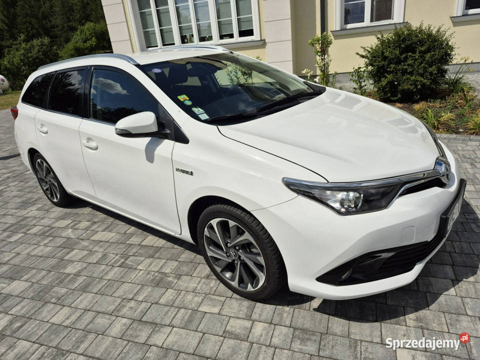 Toyota Auris 18 hybrid climatronic kamera grzane aluminiowe felgi lubelskie Drelów
