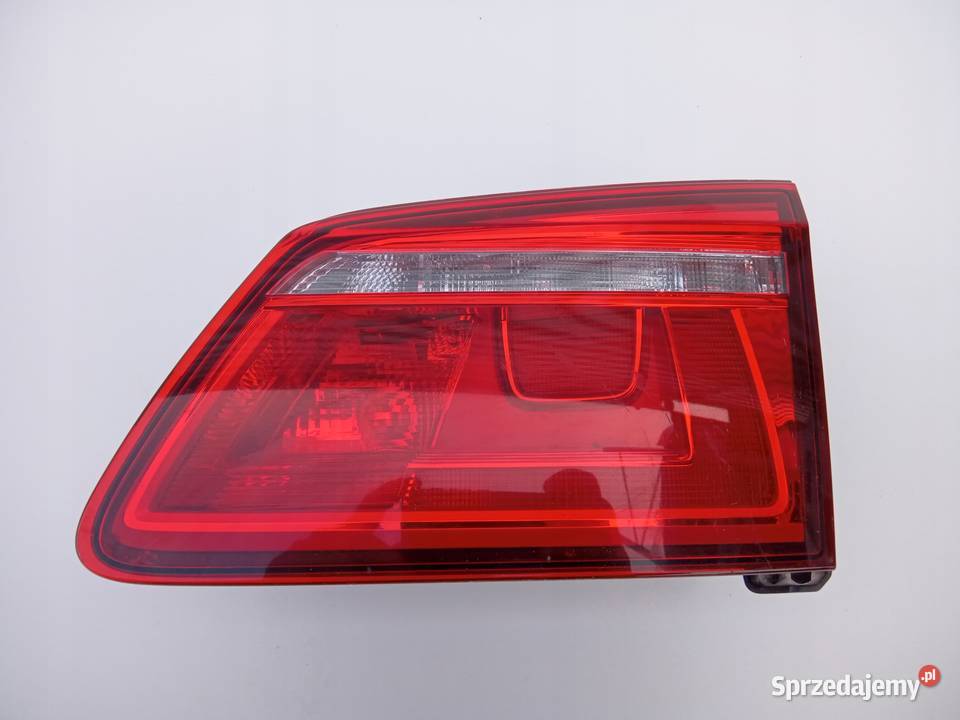 LAMPA W KLAPĘ PRAWA TYŁ VW GOLF VII SPORTSVAN Oświetlenie