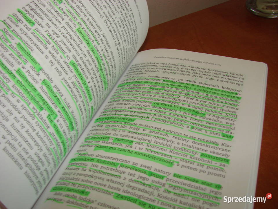 W cieniu kościoła czyli demokracja polsku Książki naukowe i popularnonaukowe Pruszcz Gdański