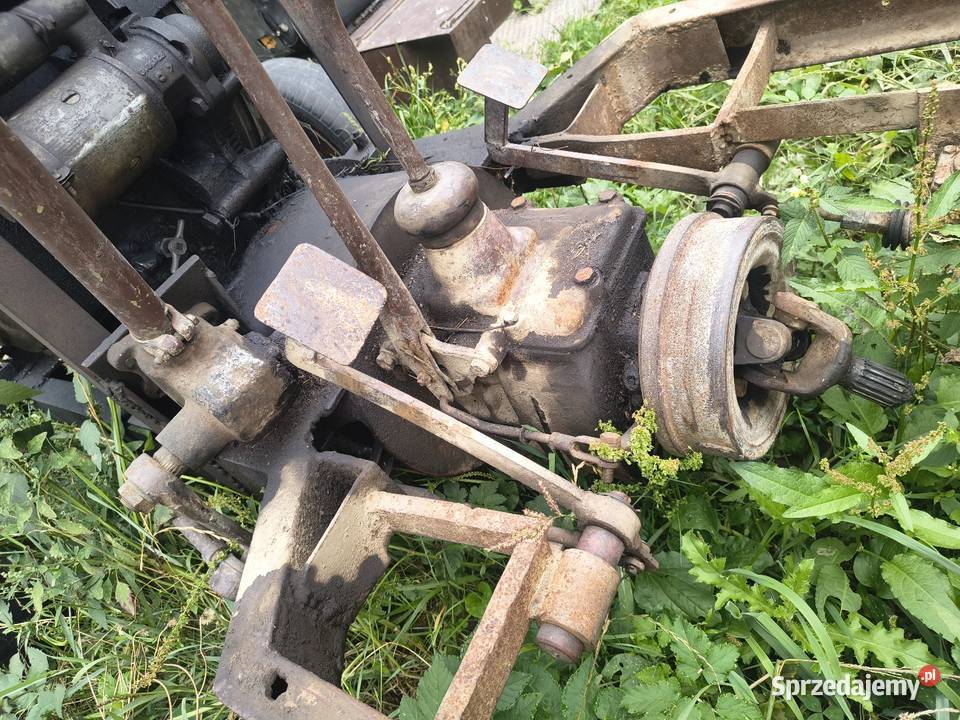 Traktor sam pozostałości Mystków