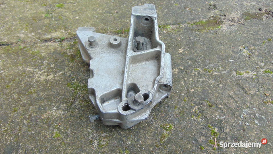 Mocowanie wspornik łapa pompy Mercedes 123 osobowe Pozostałe podlaskie