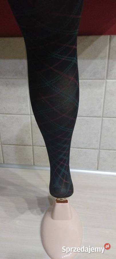 Rajstopy we wzory na czarnym tle Company Fashion