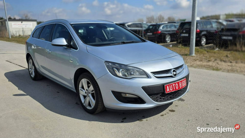 Opel Astra Duża Navi sports tourer BIxsenon nowy Rok produkcji 2015 Lębork