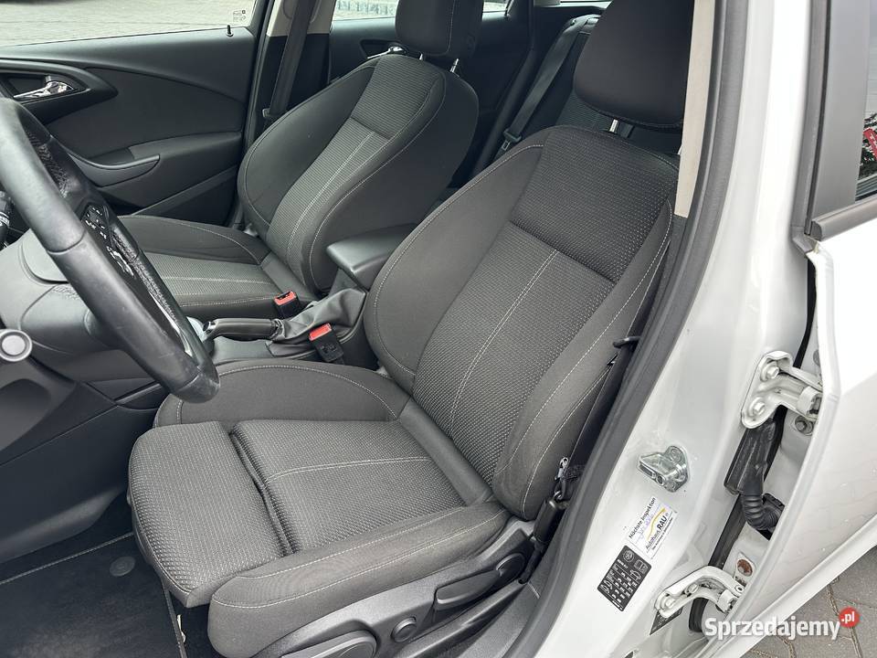 Opel Astra J Sports Tourer 20 diesel 165 Automat Radom
