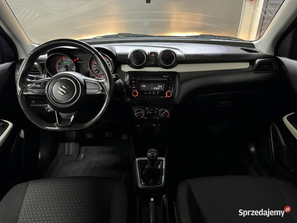 Suzuki Swift bezwypadkowy stan perfekt zero VAT marża Chechło