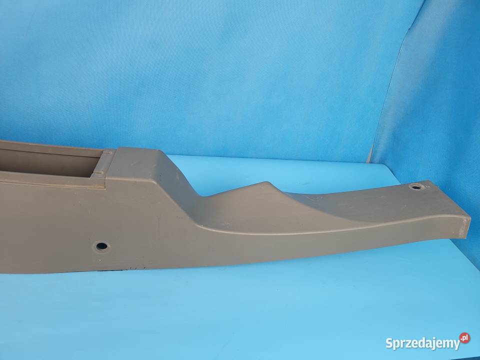 CASE IH PUMA 145 12r OSŁONA SŁUPKA A PRAWA Kolno