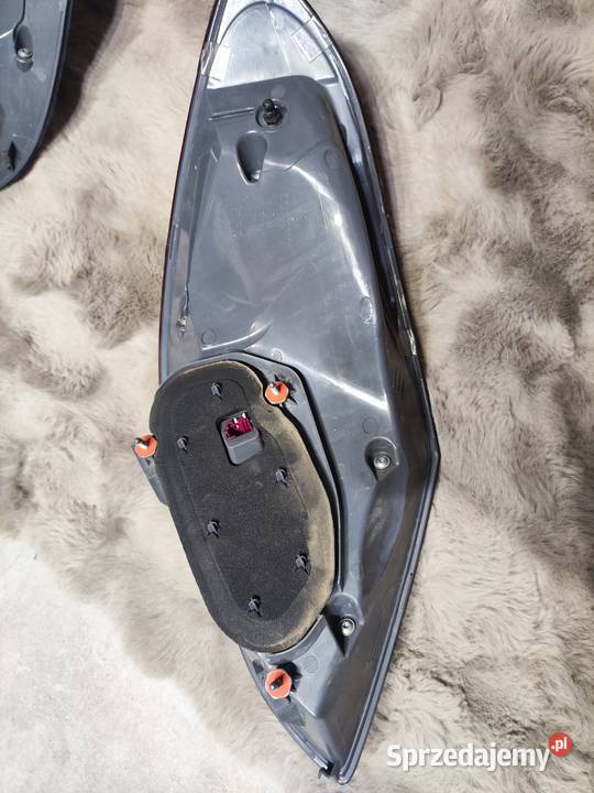 Lampy tył Mercedes Benz C W205 2016r osobowe Ruda Śląska