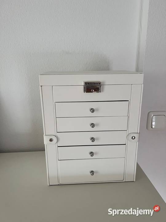 Biała duża szkatułka na biżuterię z lusterkiem i