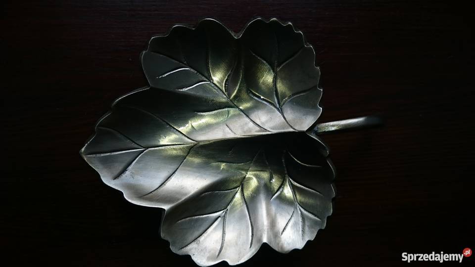 Stara mosiężna patera oczyszczona i