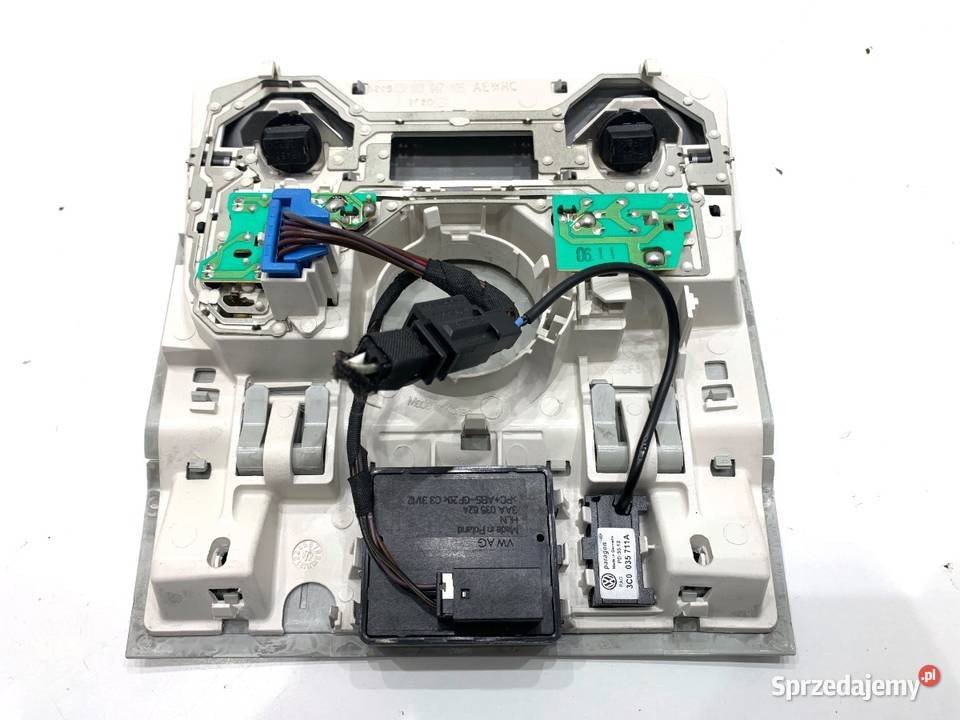 LAMPA SUFITOWA VW PASSAT B7 1K0947105AE Kombi