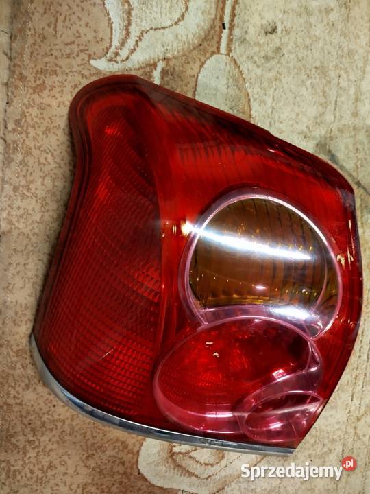 Lampa lewa tył Toyota Avensis T25 hb lewe