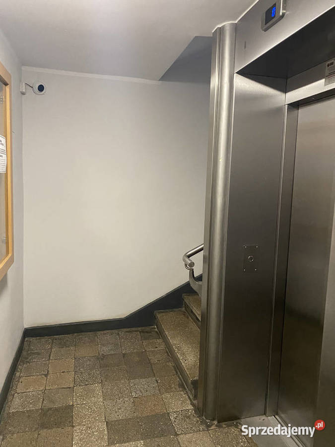 Perełka Metro Świętokrzyska widok na Pałac Warszawa