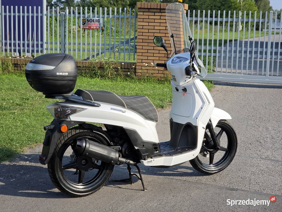 Kymco Peoples 50 4t na dużych 16 kołach z szybą