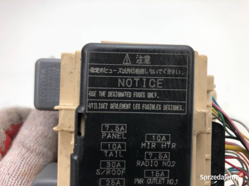 SKRZYNKA BEZPIECZNIKÓW LEXUS RX Kombi 0308 35 sprzedam