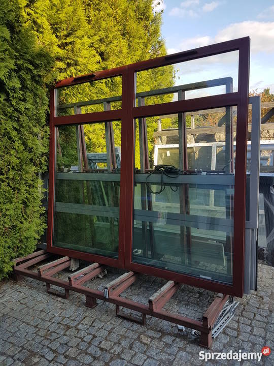 Drzwi aluminiowe z witrynami Łomianki