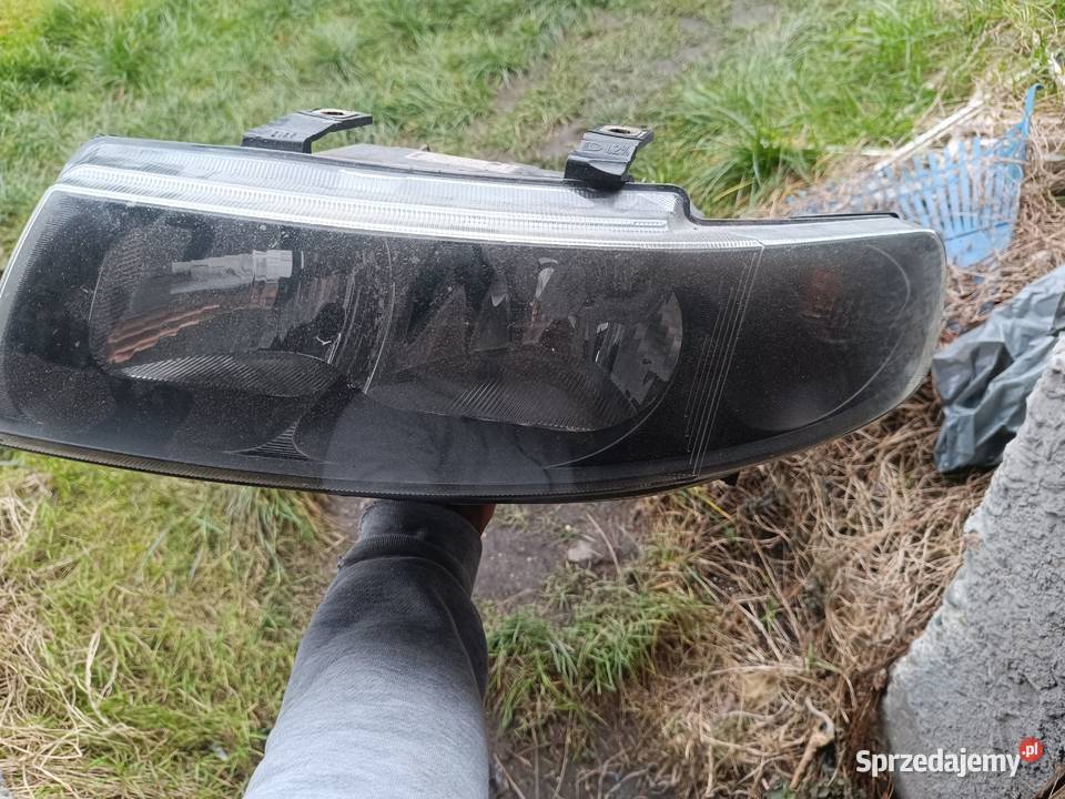 sprzedam lampy przód seat Leon 1 w stanie osobowe