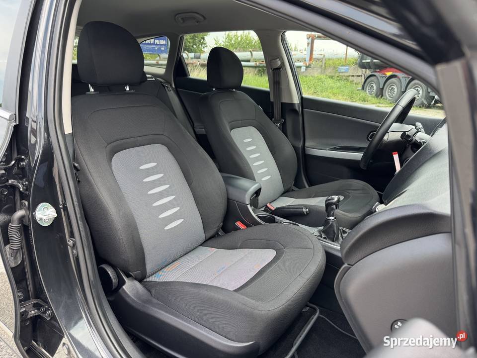 Kia Ceed 16 BENZYNA Klimatronik Tempomat przyciemniane szyby wielkopolskie