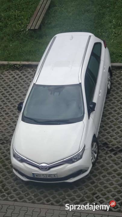 Toyota Auris hybrid 18 gaz 2018 automatyczna Radom
