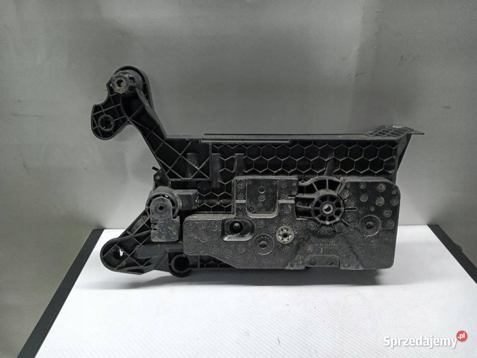 PODSTAWA AKUMULATORA VW PASSAT B8 5Q0915321J