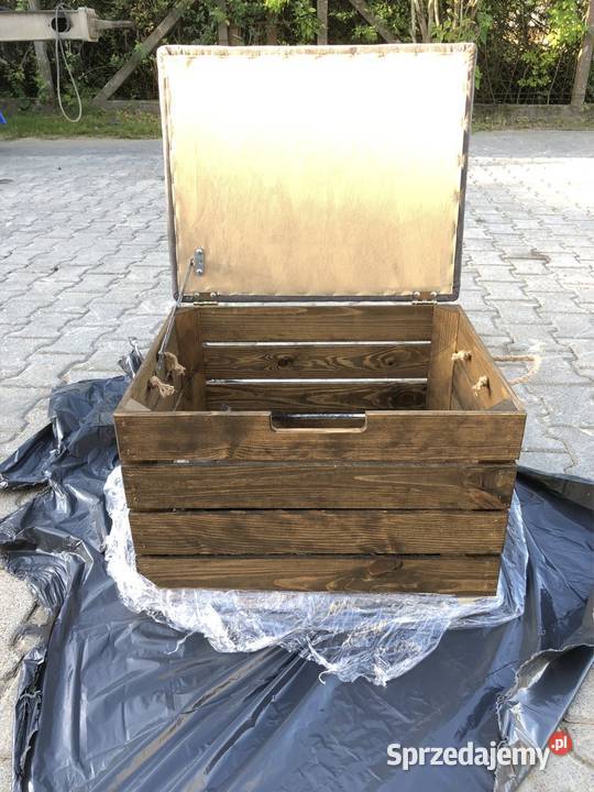 Drewniana skrzynia ze schowkiem i siedziskiem Poznań