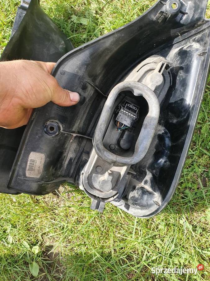 Lampa tylna prawa lewa Renault Espace III 9603 uniwersalne Kraków sprzedam