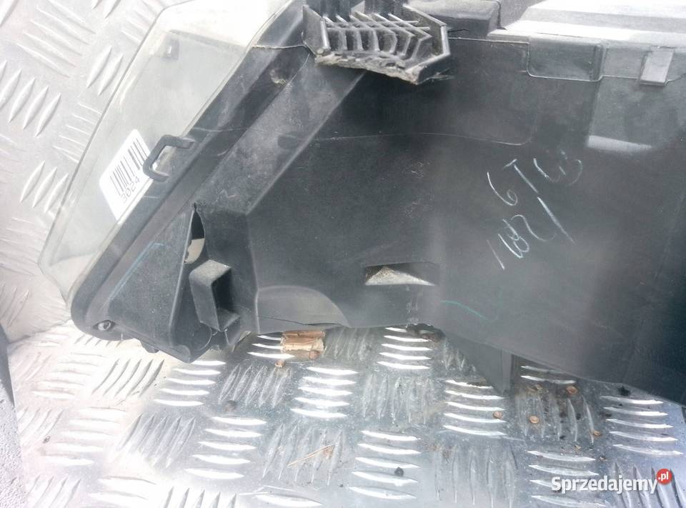 BMW X3 F25 2013 Przód strona prawa Lampa Barłogi