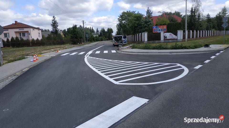 Oznakowanie poziome malowanie dróg miejsc pasów