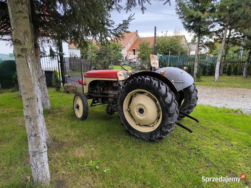Ciągnik rolniczy zabytkowy Massey Ferguson t25 Massey Ferguson Żarów