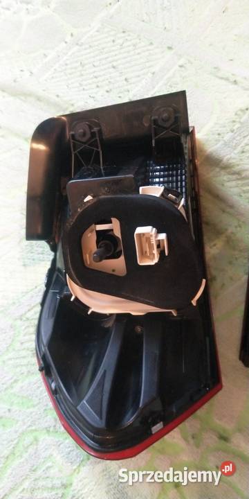 Vw Touran II lampa tylnia prawalampa tylnia osobowe Łódź