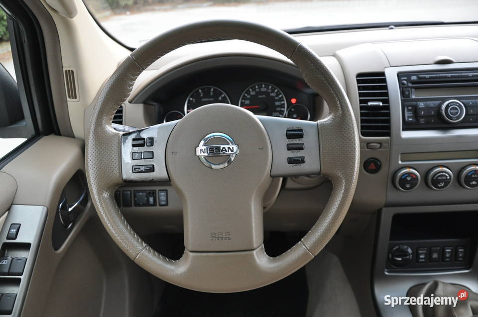Nissan Pathfinder 25 DCI 4x4 7 osobowy Mały
