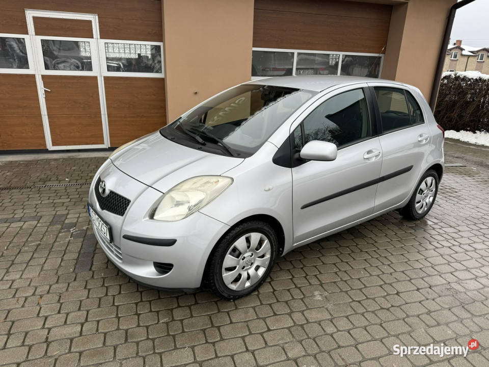 Toyota Yaris 13 87 Klimatyzacka Koła latozima II benzyna Orzech sprzedam