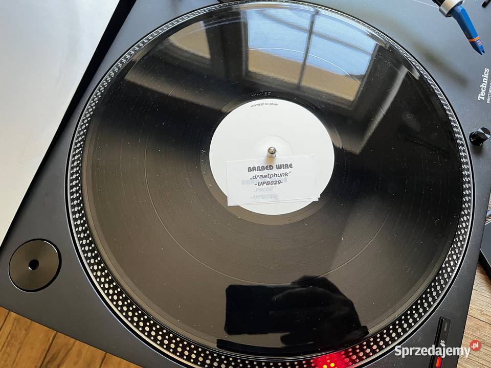 Barbed Wire Draatphunk Techno