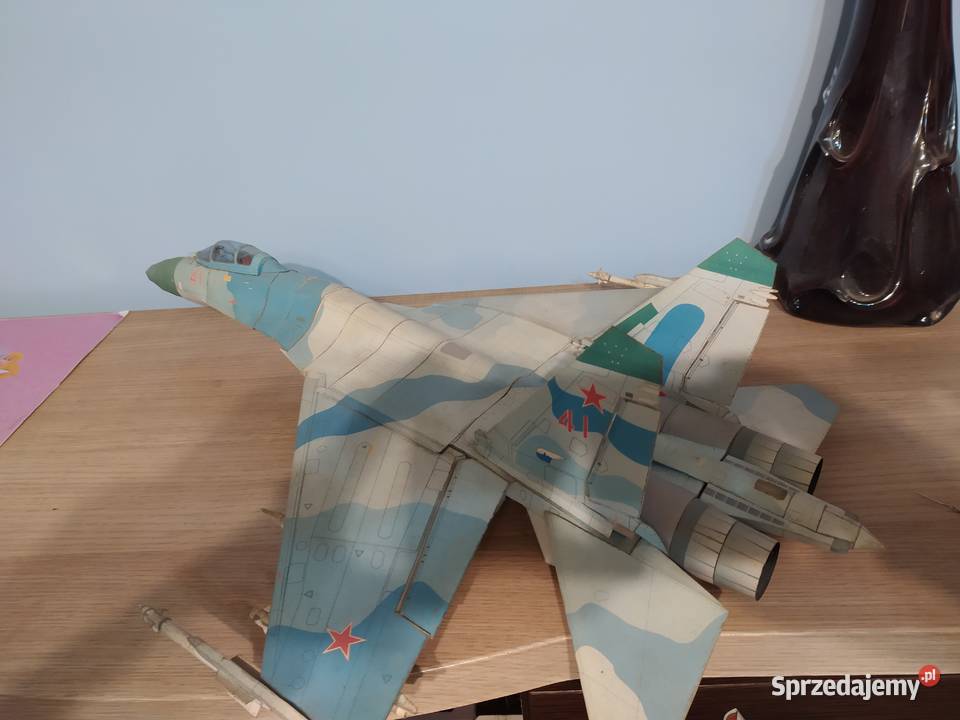 Model 133 myśliwca SU27 Flanker karton Modelarstwo Wrocław sprzedam