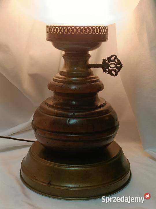 Lampa stołowa stylizowana na naftową drewno i