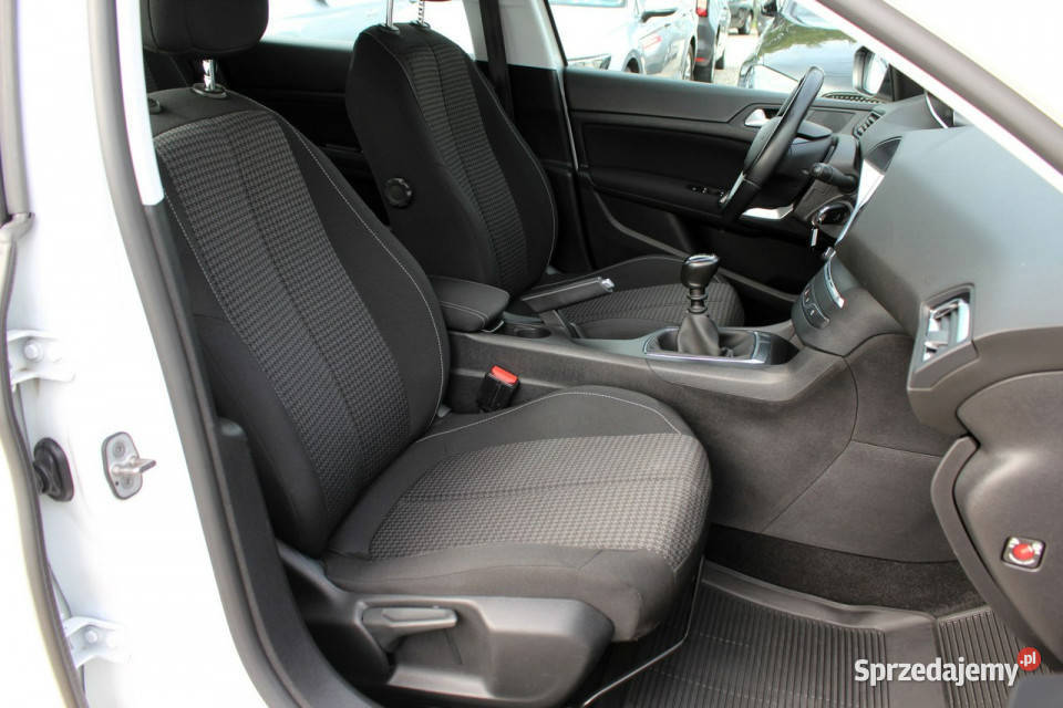 Peugeot 308 SW Rej2021 FV23 SalonPL 130 światła przeciwmgielne Sokołów