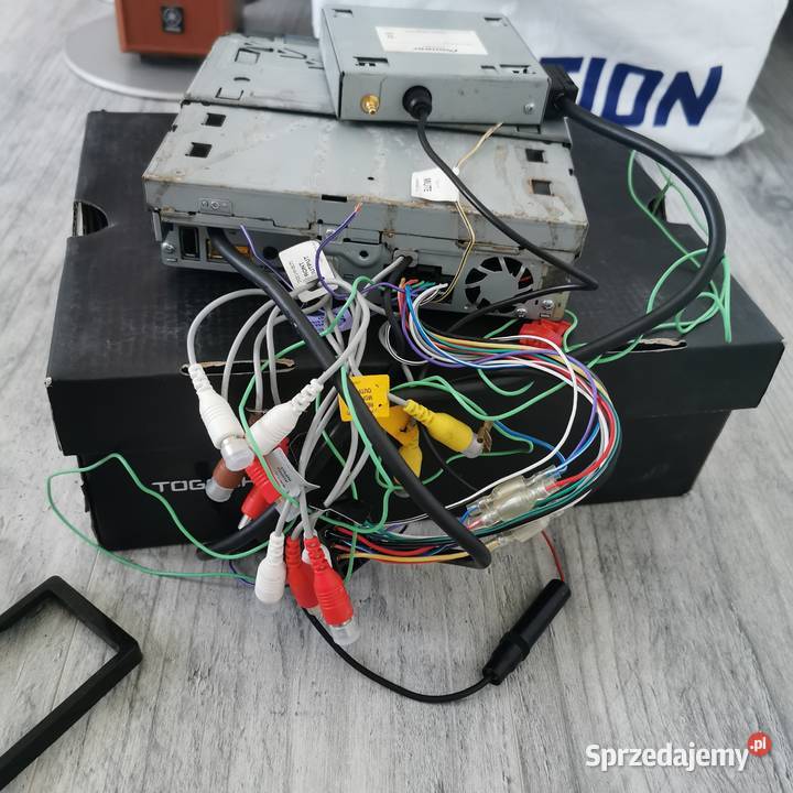 Sprzedam zestaw wzmacniacz subwoofer i radio Budziska sprzedam